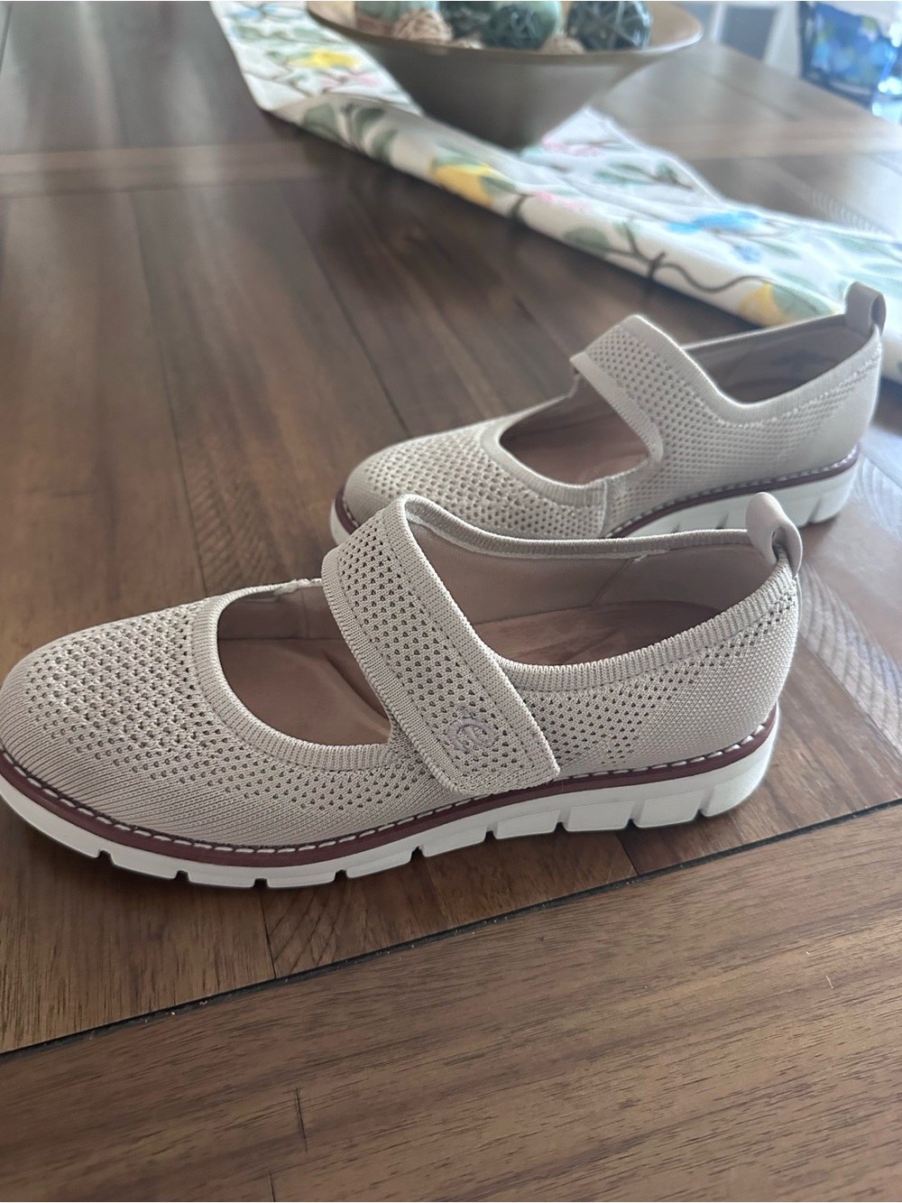 Easy Spirit Women's Knit Mary Jane Flats Beige women’s size 7 M   Comfortable!